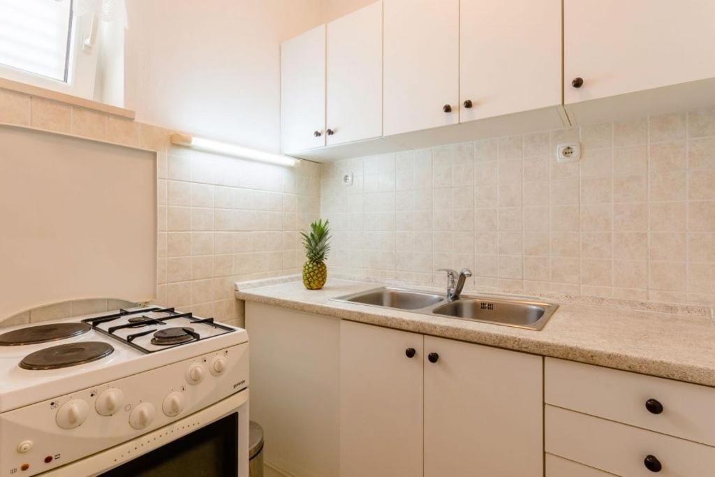 Apartments With A Parking Space Supetar, Brac - 16294 Exterior foto